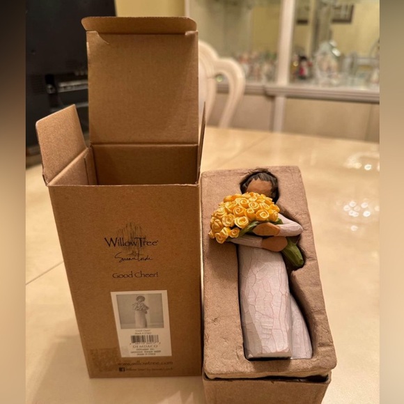 Willow Tree Good Cheer Figurine - Picture 2 of 9